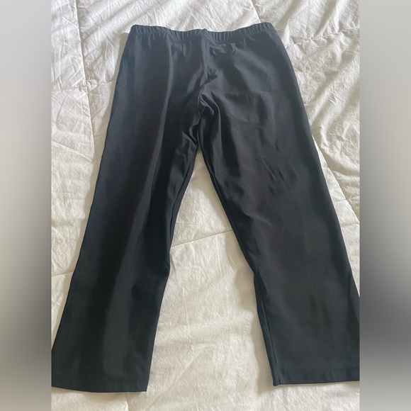 Under Armour Black and Gray Activewear capri Pants - Picture 1 of 4